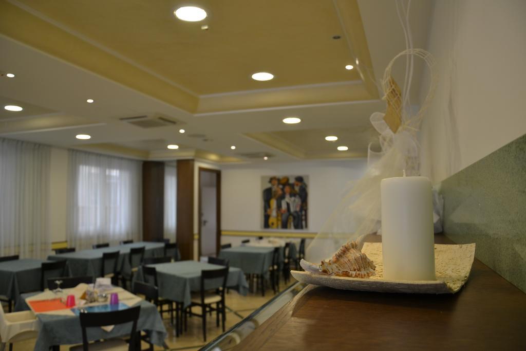 Hotel Ariston Misano Adriatico Ngoại thất bức ảnh