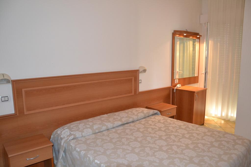 Hotel Ariston Misano Adriatico Phòng bức ảnh
