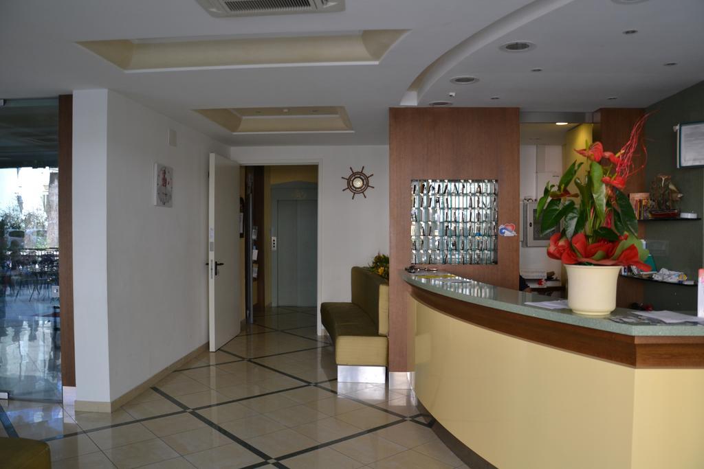 Hotel Ariston Misano Adriatico Ngoại thất bức ảnh